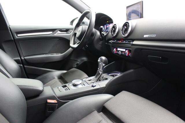 Audi A3 SPORTBACK 40 e-tron 2x S-Line/Nano grey/18 inch/Leder/Led/Trekhaak