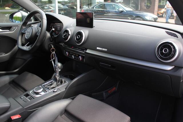 Audi A3 SPORTBACK 1.0 TFSI Sport S Line Edition / Navigatie / Parkeerhulp achter / 18'' / Sportstoelen + half leder / Cruise Control
