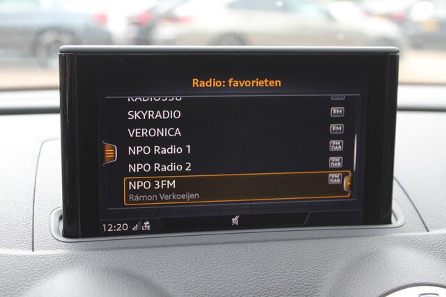 Audi A3 SPORTBACK 1.0 TFSI Sport S Line Edition / Navigatie / Parkeerhulp achter / 18'' / Sportstoelen + half leder / Cruise Control