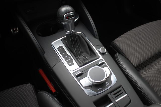 Audi A3 SPORTBACK 1.0 TFSI Sport S Line Edition / Navigatie / Parkeerhulp achter / 18'' / Sportstoelen + half leder / Cruise Control