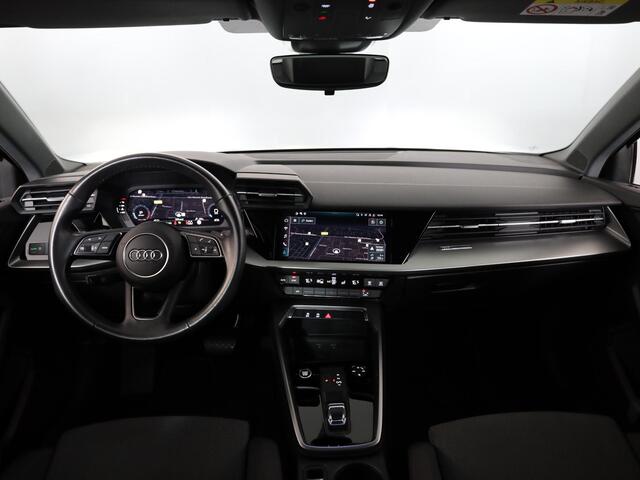 Audi A3 SPORTBACK 30 TFSI Business edition 110 pk S-tronic | Navigatie | Parkeersensoren achter | Autom. airco | Cruise control | LED koplampen |