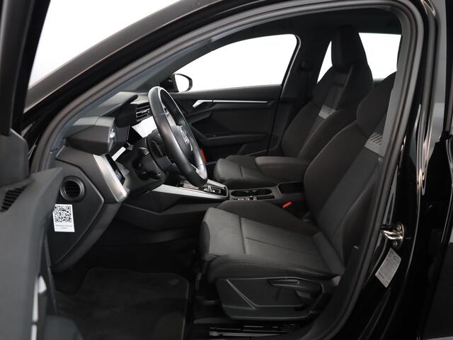 Audi A3 SPORTBACK 30 TFSI Business edition 110 pk S-tronic | Navigatie | Parkeersensoren achter | Autom. airco | Cruise control | LED koplampen |