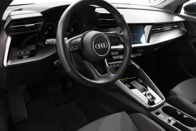 Audi A3 SPORTBACK 35 TFSI 150pk S-Tronic Prestige | Panorama dak | Climate control | Navigatie | Appel Carplay/Android Auto | Electrisch bedienbare achterklep | Led | Dab | Virtual Cockpit | Adaptive Cruise Control | 17"LMV