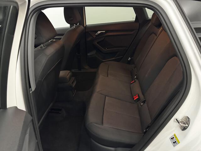 Audi A3 SPORTBACK 30 TFSI S-line Airco, Navi, Parkeersensoren, Virtual desk, Cruise control, Stoelverwarming, A start stop