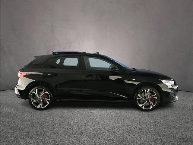 Audi A3 SPORTBACK 45 TFSI e S edition Competition 272PK | Pano | Sonos | Head-Up | 18-Inch | Comfortsleutel | Stoelverwarming | Adaptive-Cruise |