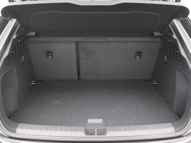 Audi A3 SPORTBACK 45 TFSI e S edition Competition Led matrix, adaptive cruise, panoramadak, keyless, achteruitrijcamera, stoelverwarming voor, 18" lichtmetaal