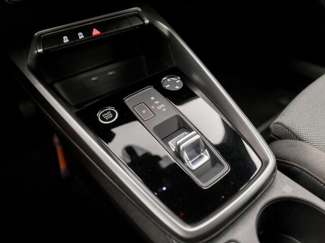 Audi A3 SPORTBACK 30 TFSI Sport Automaat (APPLE CARPLAY, GROOT NAVI, CLIMATE, LED KOPLAMPEN, SPORTSTOELEN, CRUISE, PARKEERSENSOREN, LANE ASSIST, NIEUWSTAAT)
