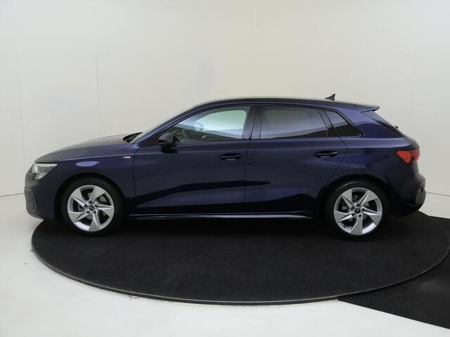 Audi A3 SPORTBACK 30 TFSI S edition | Afgevlakt sportstuur | Full LED verlichting | Sfeerverlichting | Navigatie Plus | Optiek zwart | Draadloze telefoonlader | Stoelverwarming |