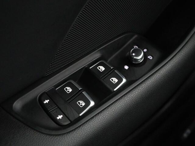 Audi A3 SPORTBACK 1.5 TFSI Sport S Line Edition | Stoelverwarming | Massage | Full LED | Half leder | Navigatie | Sportstoelen | Climate control