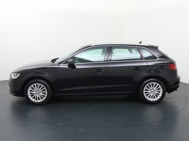 Audi A3 SPORTBACK 1.4 TFSI CoD Ambition Sport Edition | 150 PK | Multifunctioneel stuurwiel | Cruise control | Automatische verlichting | spraakbediening | Deurvergrendeling | PDC voor & achter | Navigatie | Bluetooth | Stoelverwarming | Climate | 5-deurs | Trekhaak | Lm16