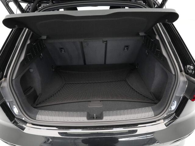 Audi A3 SPORTBACK 30 TFSI 110 pk S-Tronic S line edition S Line Trekhaak Adaptive Cruise Control Stoelverwarming 92