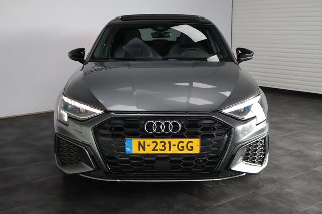 Audi A3 SPORTBACK 45 TFSI e S-Line Competition | 245PK | Panorama | Carplay
