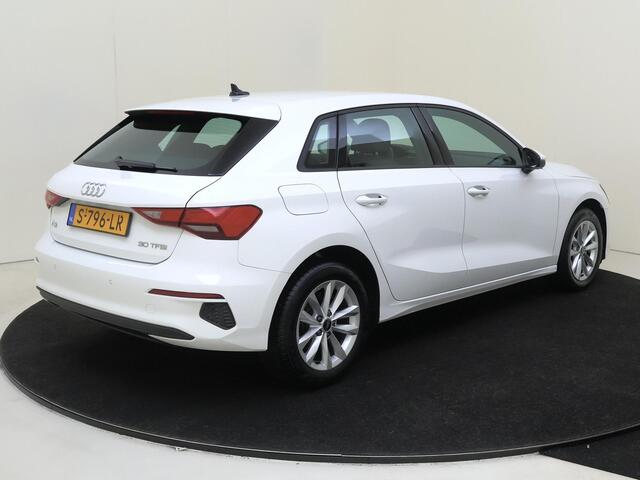 Audi A3 SPORTBACK 30 TFSI Attitude | CarPlay | Draadloze telefoonlader | Cruise control | Virtual cockpit | Parkeersensoren achter | Lane- en frontassist |