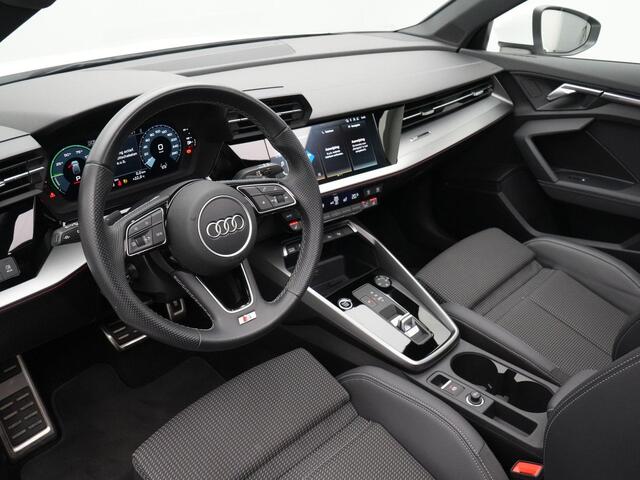 Audi A3 SPORTBACK 40 TFSI e 204 pk S-tronic Edition | Panoramadak | Matrix LED | Parkeersensoren voor/achter | Adaptive Cruise | Stoelverwarming | Park Assist | 18 inch