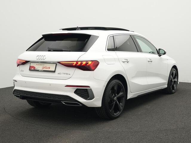 Audi A3 SPORTBACK 40 TFSI e 204 pk S-tronic Edition | Panoramadak | Matrix LED | Parkeersensoren voor/achter | Adaptive Cruise | Stoelverwarming | Park Assist | 18 inch