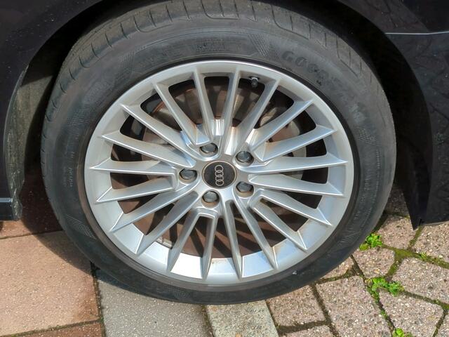 Audi A3 SPORTBACK 30 TFSI 110pk Advanced edition / LED / Navigatie / Climate Control / Parkeersensore Achter / 17"