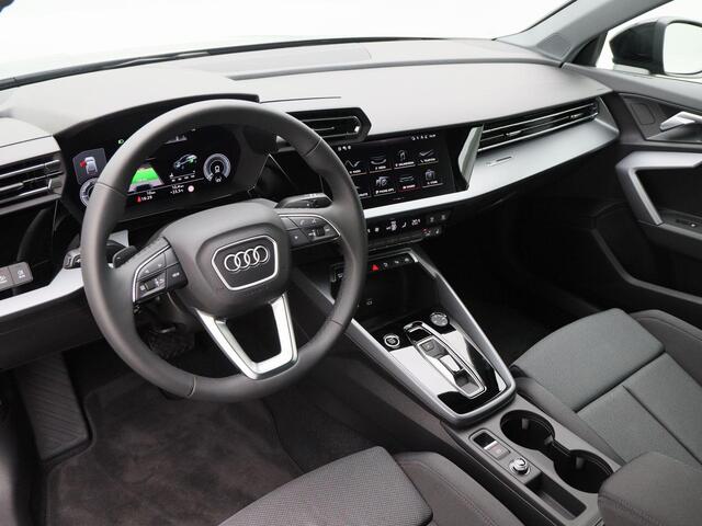 Audi A3 SPORTBACK Advanced edition 40 TFSI e | 204 PK | Zwart optiek | 17 inch velgen | Achteruitrij camera | Stoel. verwarm. | Audi drive select |