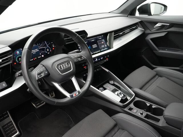 Audi A3 SPORTBACK 45 TFSI e 245 pk S-tronic S edition Competition | Matrix LED koplampen | Parkeersensoren voor/achter | Adaptive Cruise | Optiekpakket zwart plus | Sportstoelen | 18 inch