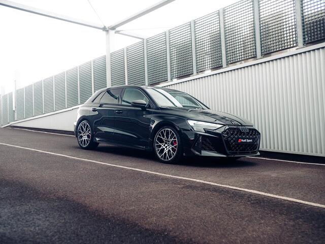Audi A3 SPORTBACK 2.5 TFSI RS 3 quattro | Adaptief onderstel | Carbon | RS-Sportuitlaat | Pano | RS-Designpakket | Sonos | Headup |