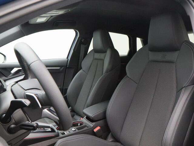 Audi A3 SPORTBACK 40 TFSI e 204 Pk Automaat S-Line | LED | Camera | Carplay | Stoel Verwarming | Navigatiesysteem | Sensoren | Elektrische Stoelen | 18 Inch | 9.557 Km!!