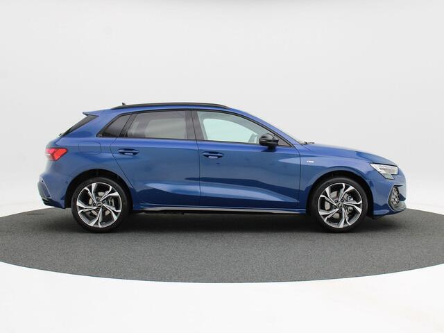 Audi A3 SPORTBACK 40 TFSI e 204 Pk Automaat S-Line | LED | Camera | Carplay | Stoel Verwarming | Navigatiesysteem | Sensoren | Elektrische Stoelen | 18 Inch | 9.557 Km!!
