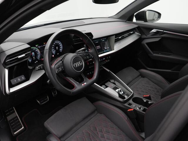 Audi A3 SPORTBACK 40 TFSI e 204 pk S-tronic S edition / S-Line | Rood gestikt | Leder/alcantara | Navigatie | Achteruitrijcamera