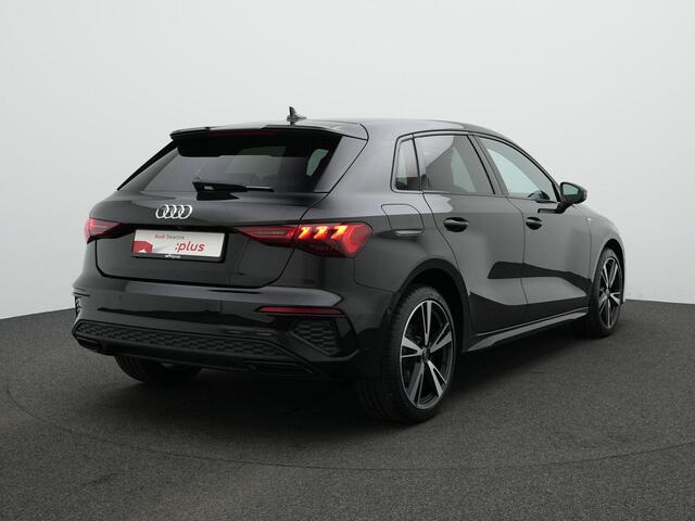 Audi A3 SPORTBACK 40 TFSI e 204 pk S-tronic S edition / S-Line | Rood gestikt | Leder/alcantara | Navigatie | Achteruitrijcamera