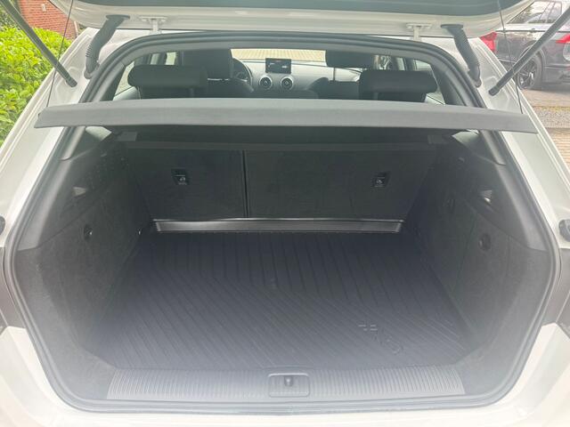 Audi A3 SPORTBACK 30 TFSI Sport Lease Edition trekhaak, navi, cruise, pdc