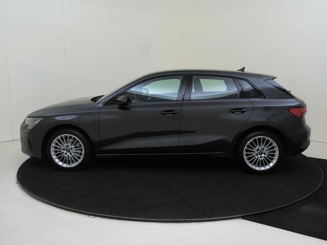 Audi A3 SPORTBACK 40 TFSI e Edition | S-line interieur | Navigatie Plus | CarPlay | 'Drive select' | Cruise control | Parkeersensoren achter | Virtual cockpit |