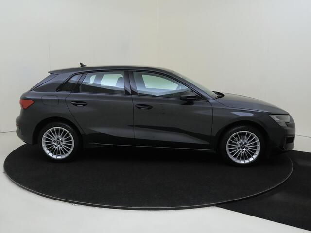 Audi A3 SPORTBACK 40 TFSI e Edition | S-line interieur | Navigatie Plus | CarPlay | 'Drive select' | Cruise control | Parkeersensoren achter | Virtual cockpit |
