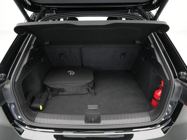 Audi A3 SPORTBACK 40 TFSI e 204pk Navigatie Camera Parkassist Privacy glas dig display 75