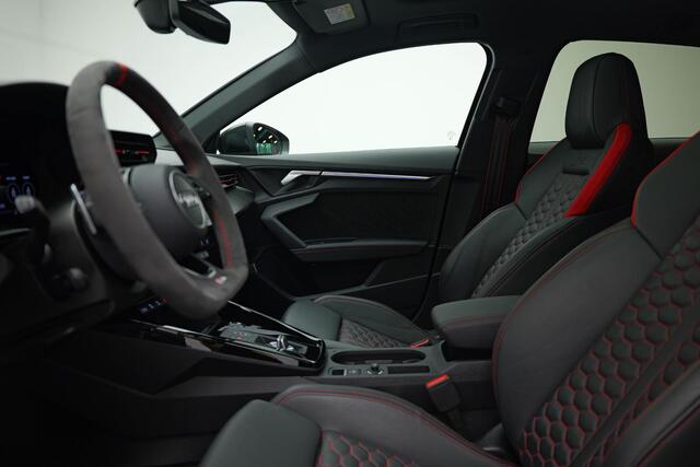 Audi A3 SPORTBACK 2.5 TFSI RS 3 quattro Keramisch|Pano|360 Camera|HUD|B&O|Memory|