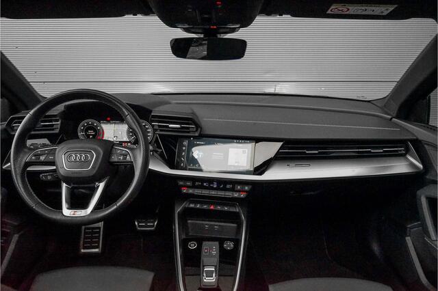 Audi A3 SPORTBACK 40 TFSI e S-Line Pano RS Sportzetels Camera 19"