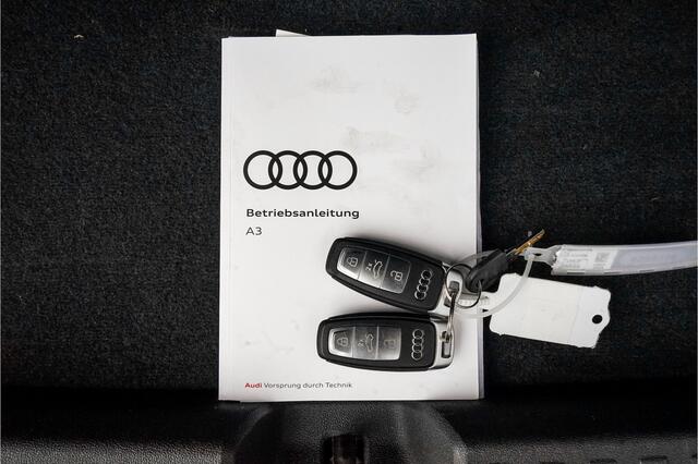 Audi A3 SPORTBACK 40 TFSI e S-Line Pano RS Sportzetels Camera 19"
