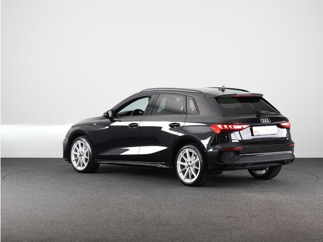 Audi A3 SPORTBACK 40 TFSI e S edition 204 pk S-tronic | Private lease vanaf ¤ 699,- pm | Verlengde garantie | Navigatie | Trekhaak (afneembaar) | Parkeersensoren (Park assist) | Adaptieve cruise control | Stoelverwarming | S-line |
