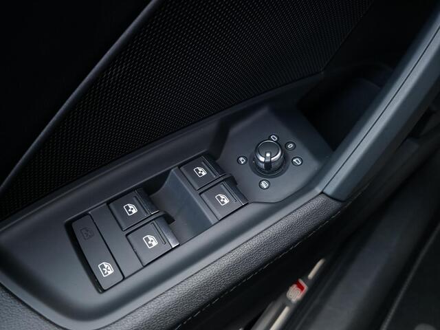 Audi A3 SPORTBACK 35 TFSI S edition | Pano | All-Black | 19" | ACC | MATRIX