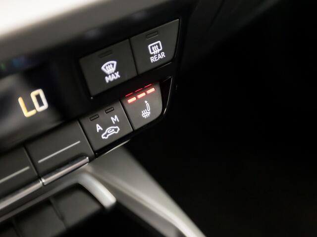 Audi A3 SPORTBACK 30 TFSI S-Line Sport Automaat (2X S-LINE, APPLE CARPLAY, GROOT NAVI, LEDER, STOELVERWARMING, SPORTSTOELEN, GETINT GLAS, ADAPTIVE CRUISE, KEYLESS, NIEUWSTAAT)