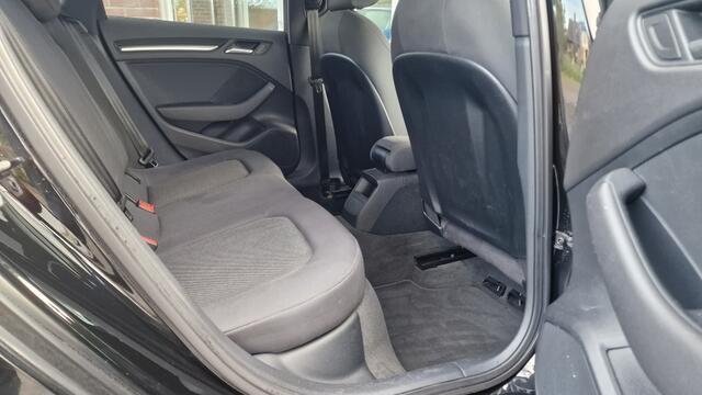 Audi A3 SPORTBACK 1.0 TFSI Sport Edition, 19 Inch. Lichtmetalen velgen, NL auto!