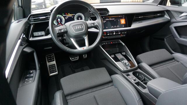 Audi A3 SPORTBACK 45 TFSI e 245pk 3x S-Line & Competition *Black Optik* Pano.Dak 19inch B&O Ambiance verlichting Virtual *Zeer Nette A3* 46010km!