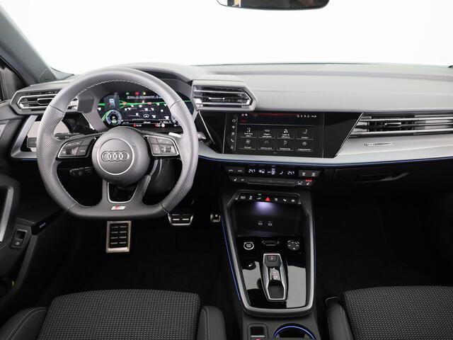 Audi A3 SPORTBACK 45 TFSI e S edition Competition 272pk | Panoramadak | Sonos Premium Audio | 19 inch Lichtmetalen velgen | Parkeercamera