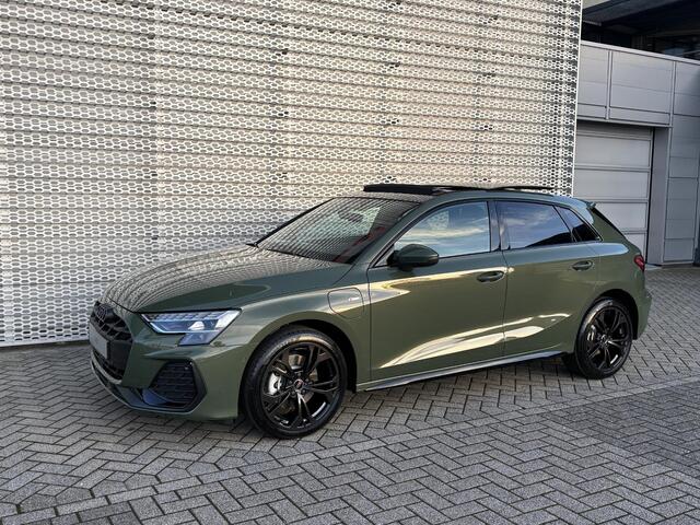 Audi A3 SPORTBACK S edition 40 TFSI e 150 kW / 204 PK Sportback | Panoramadak | Sonos Sound | Zwart Optiek | Sportstoelen | Adaptieve Cruise Control | Stoelverwarming | Navigatie |