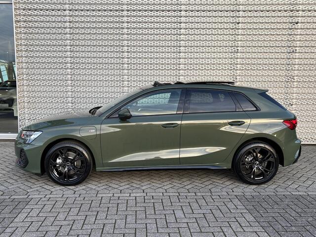 Audi A3 SPORTBACK S edition 40 TFSI e 150 kW / 204 PK Sportback | Panoramadak | Sonos Sound | Zwart Optiek | Sportstoelen | Adaptieve Cruise Control | Stoelverwarming | Navigatie |