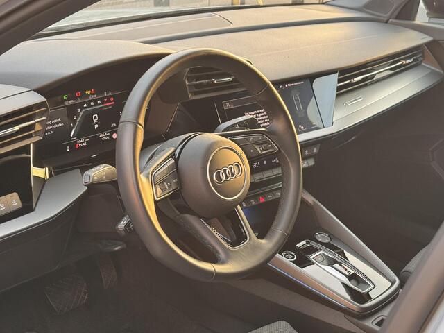Audi A3 SPORTBACK 35 TFSI Advanced edition 150PK S-tronic | Ambient + | Elektrische verstelbare stoel | Elektrische achterklep | Parkeersensoren voor + achter |