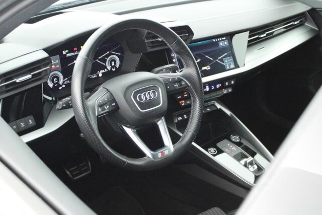 Audi A3 SPORTBACK 40 TFSI e 204pk 2x S-Line Trekhaak Camera Keyless Head-Up Stoelverwarming Virtual Cockpit Navigatie