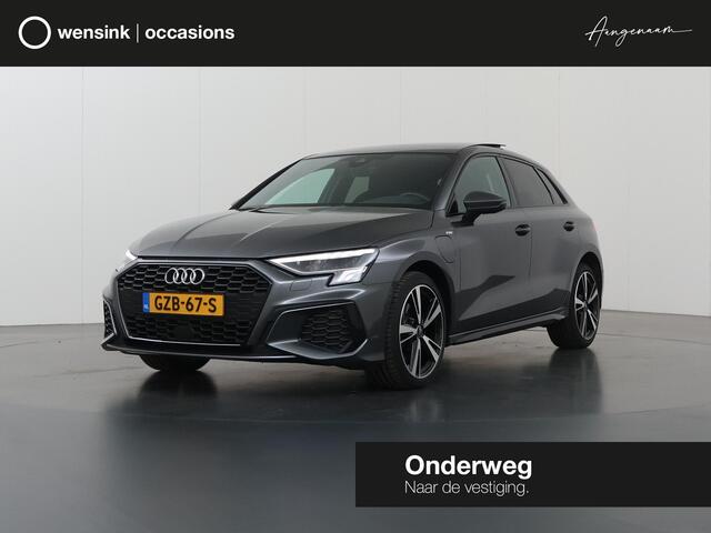Audi A3 SPORTBACK 40 TFSI e S-line | Sportstoelen | Digitaal Dashboard | Panoramadak | Navigatie | DAB | Camera | Stoelverwarming | Adaptieve Cruise Control | Ele. kofferdeksel | Apple CarPlay/Android Auto | Dynamische LED Verlichting | 18" Lichtmetaal |