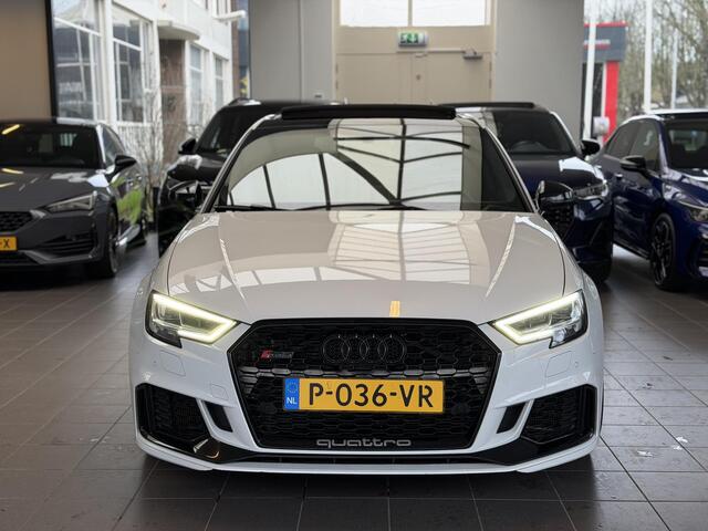 Audi A3 SPORTBACK 2.5 TFSI RS 3 quattro / Pano / Leder /