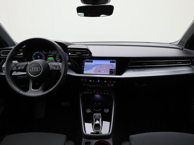 Audi A3 SPORTBACK 40 TFSIe 150kW/204PK Advanced · Apple/Android Car Play · Navigatie · Camera + Parkeersensoren · Garantie tot maart 2030 of 100000km.