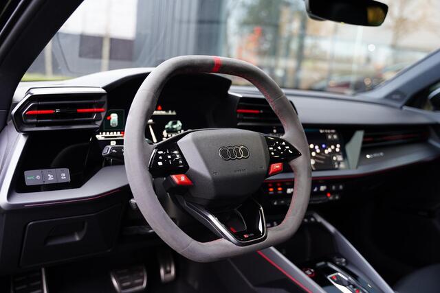 Audi A3 SPORTBACK 2.5 TFSI RS 3 Quattro | BTW | Pano | SONOS 3D | Magnetic Ride