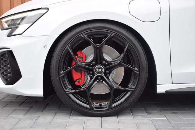 Audi A3 SPORTBACK 45 TFSI e S-line Competition | RS stoelen | Pano | 19"