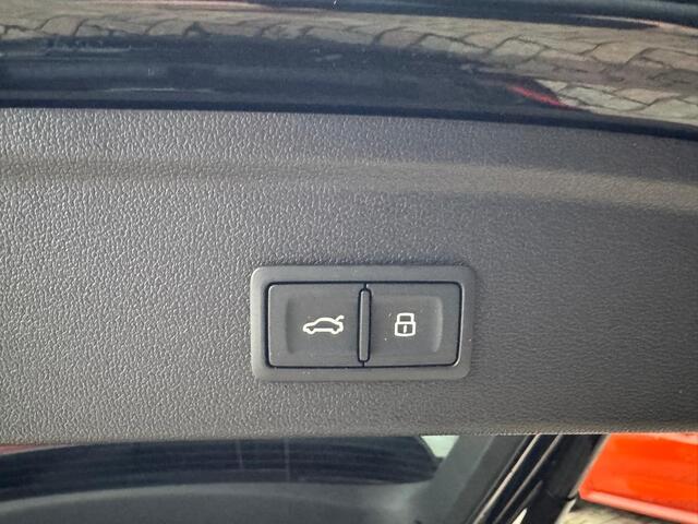 Audi A3 SPORTBACK 45 TFSI e S-Line 245pk | Panoramadak | Sportstoelen | Parkeercamera achter | Keyless Entry